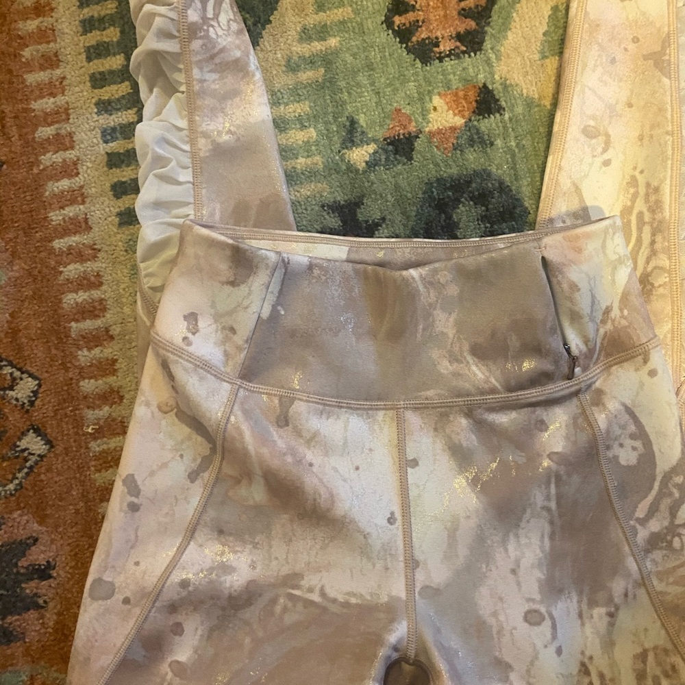 Celia by Carrie Underwood leggings